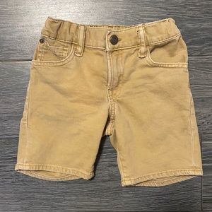 Gap 5T boys kaki shorts. 90’s loose fit